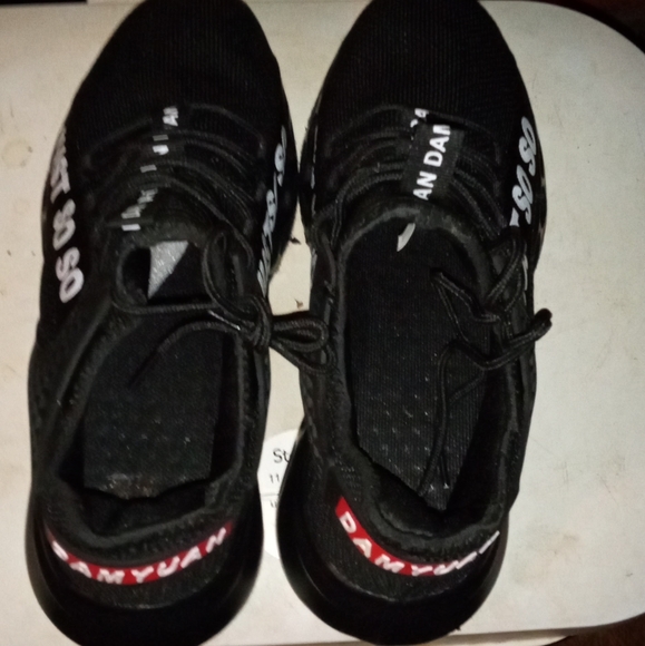 Shoe's - Picture 7 of 9